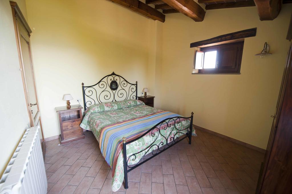 Agriturismo Tenuta Di Biscina エクステリア 写真