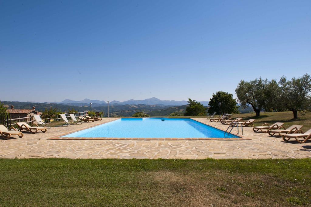 Agriturismo Tenuta Di Biscina エクステリア 写真